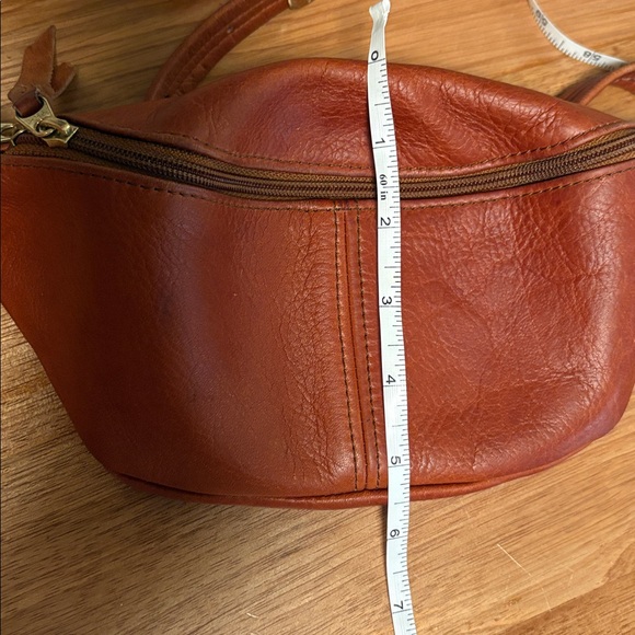 Sven USA Small Leather Sling Bag - Picture 7 of 12